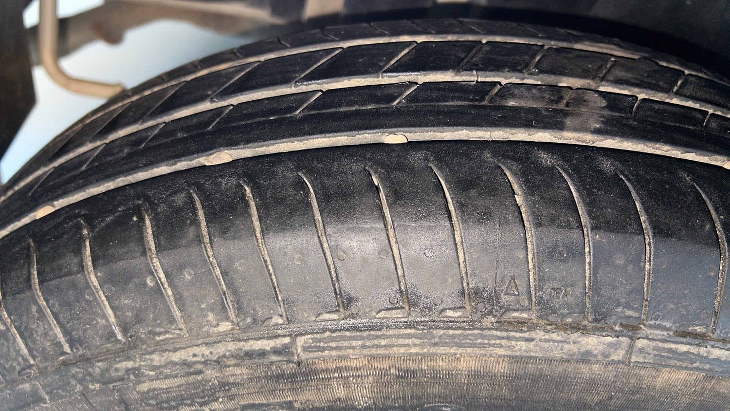 Used 2017 Maruti Suzuki Swift Lxi (O) Petrol Manual tyres RIGHT REAR TYRE TREAD VIEW