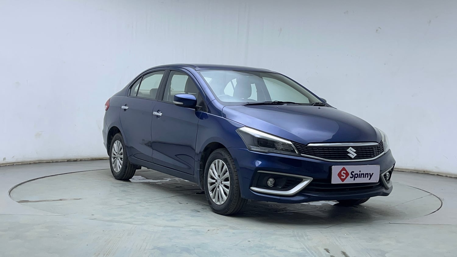 Used 2018 Maruti Suzuki Ciaz Zeta Hybrid 1.5 AT Petrol Automatic exterior RIGHT FRONT CORNER VIEW