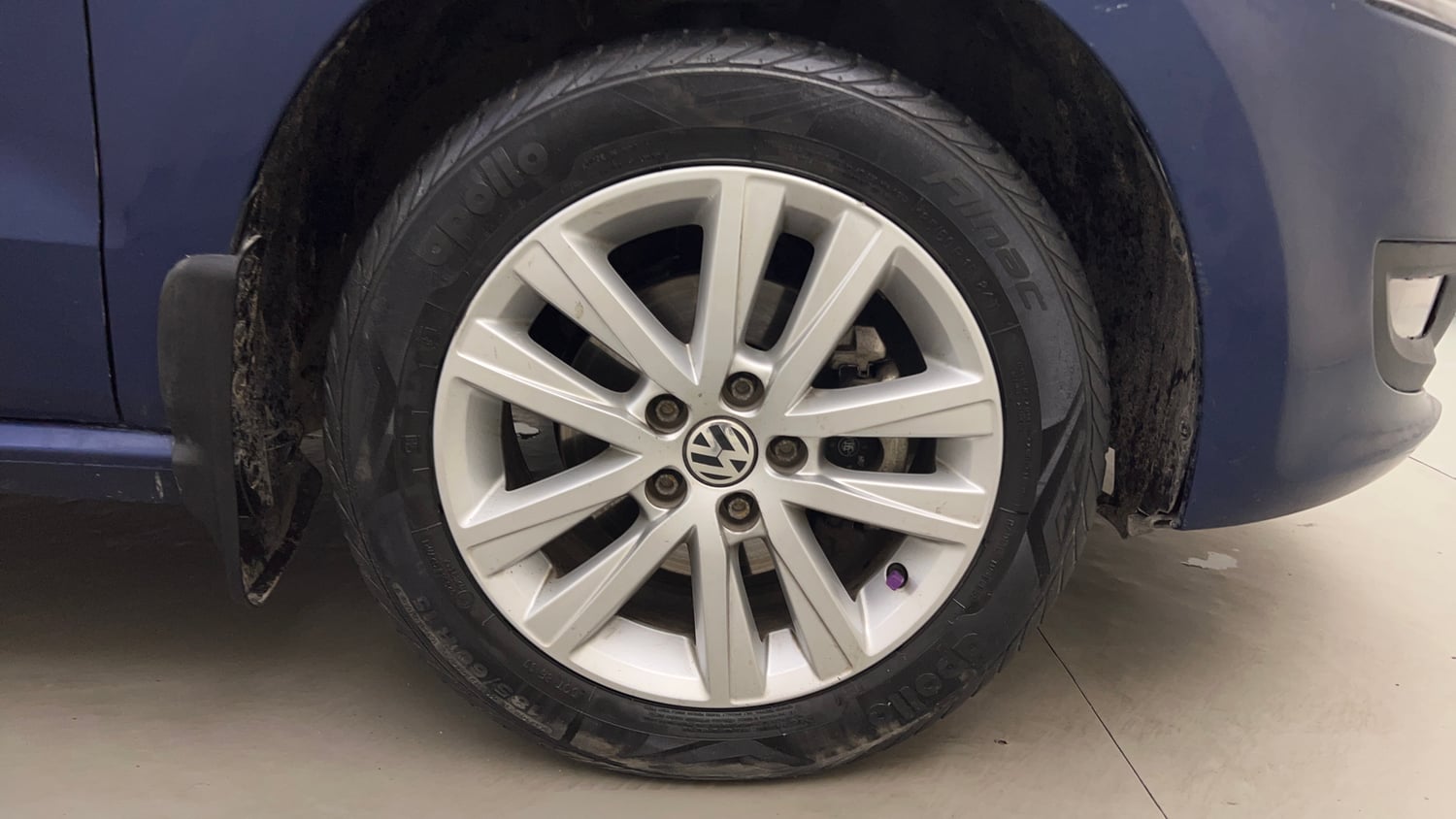 Used 2014 Volkswagen Polo Highline1.2L (P) Petrol Manual tyres RIGHT FRONT TYRE RIM VIEW
