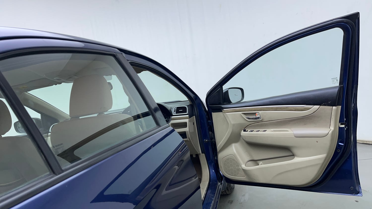 Used 2018 Maruti Suzuki Ciaz Zeta Hybrid 1.5 AT Petrol Automatic interior RIGHT FRONT DOOR OPEN VIEW