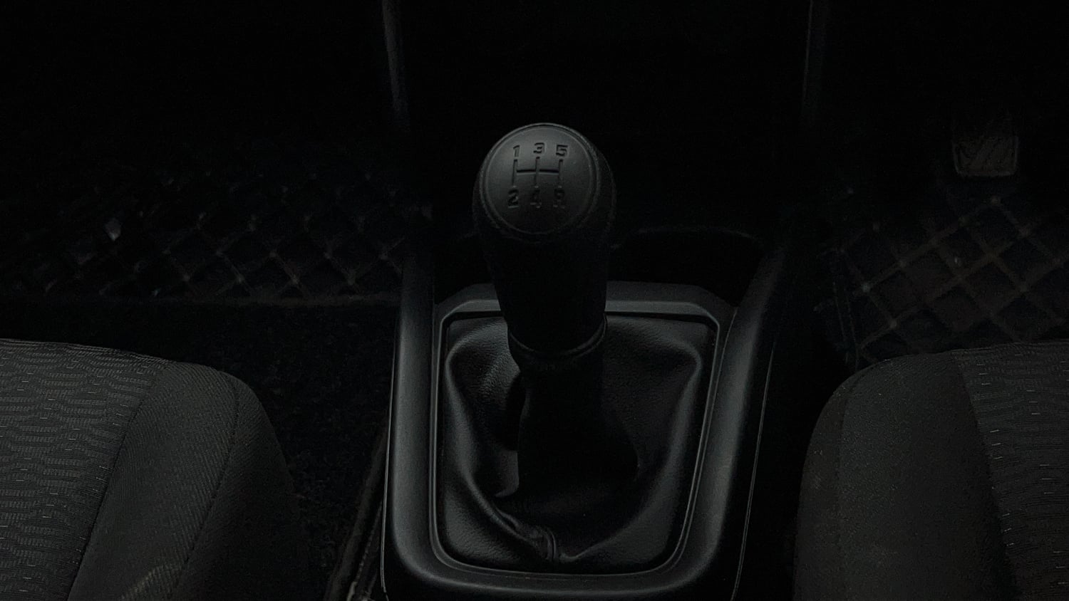 Used 2026 Maruti Suzuki Swift LXi Petrol Manual interior GEAR  KNOB VIEW