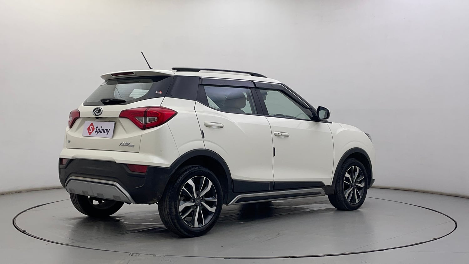 Used 2021 Mahindra XUV 300 W8 (O) 1.2 Petrol Petrol Manual exterior RIGHT REAR CORNER VIEW