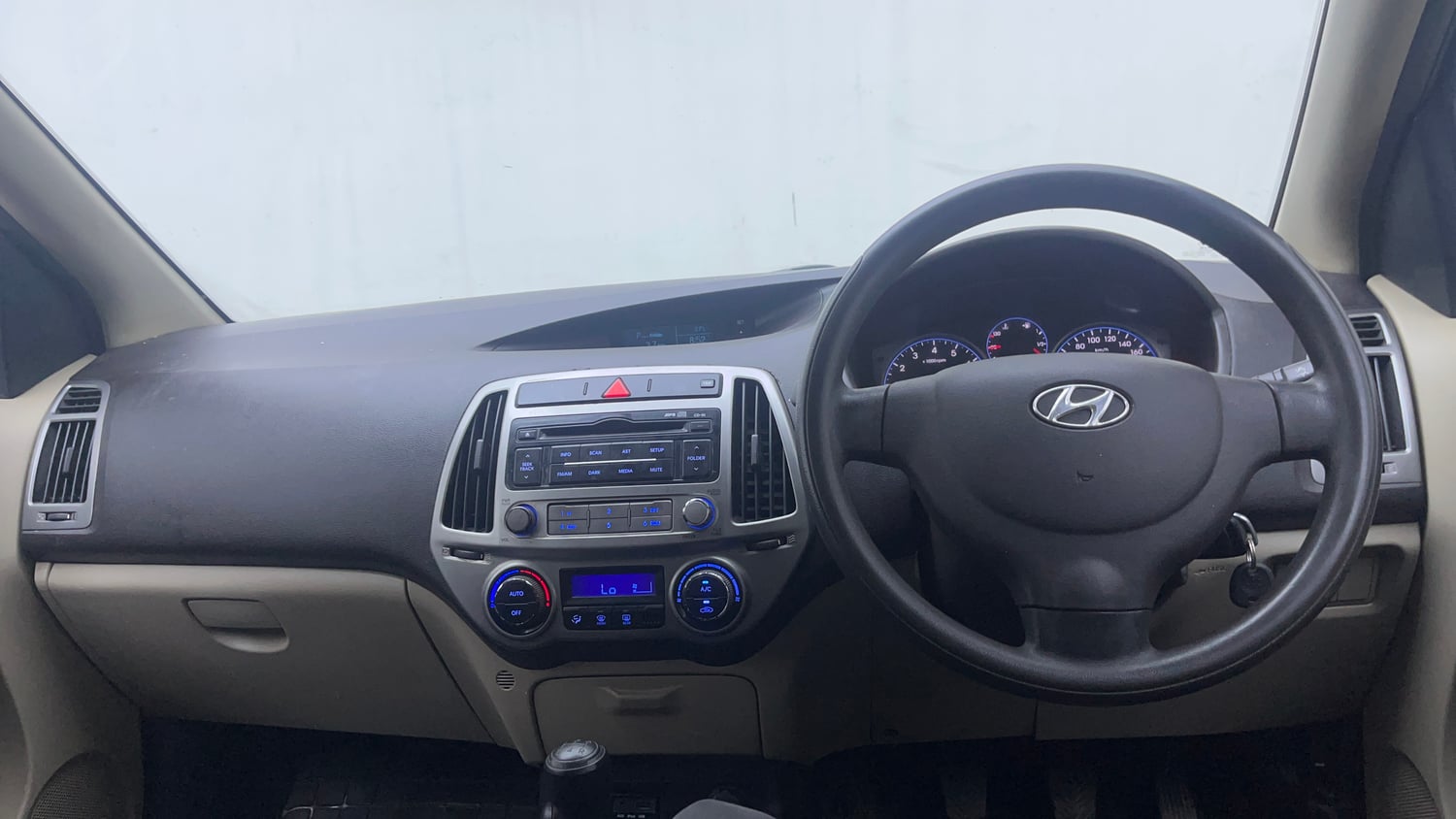 Used 2014 Hyundai i20 Magna 1.2 Petrol Manual interior DASHBOARD VIEW
