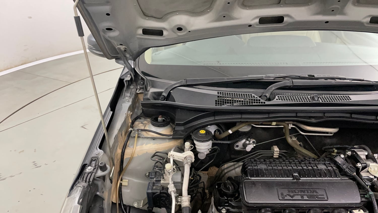 Used 2023 Honda Amaze VX MT 1.2 Petrol Petrol Manual engine ENGINE RIGHT SIDE HINGE & APRON VIEW