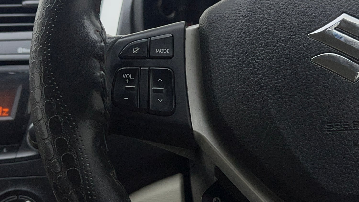 Used 2018 Maruti Suzuki Celerio ZXi (O) AMT Petrol Automatic top_features Steering mounted controls