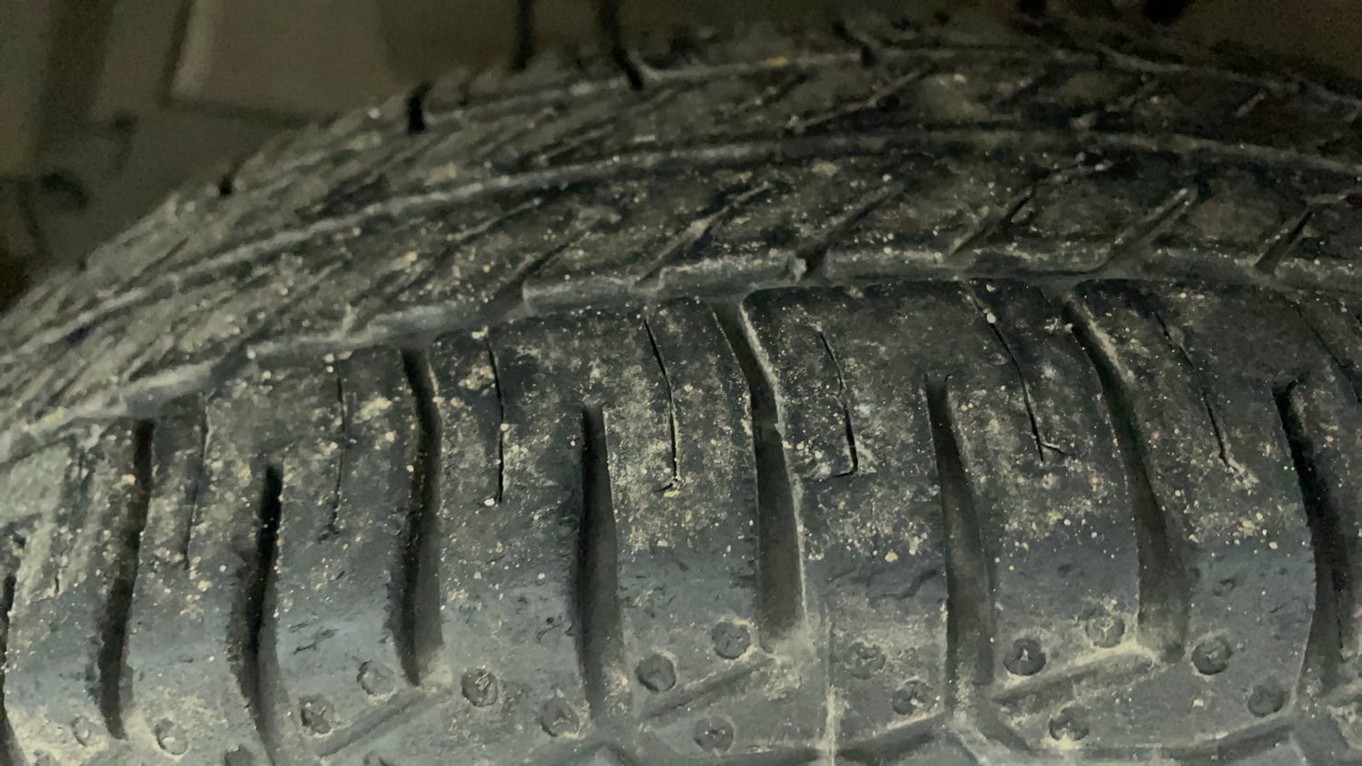 Used 2014 Maruti Suzuki Swift VXI CNG (Outside Fitted) Cng Manual tyres LEFT FRONT TYRE TREAD VIEW