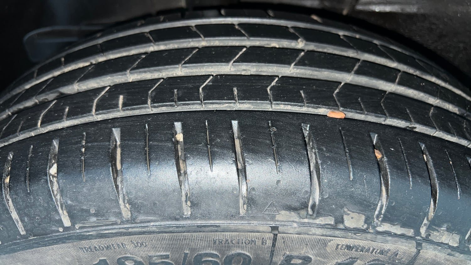 Used 2023 Tata Punch Accomplished Dazzle Pack MT Petrol Manual tyres RIGHT REAR TYRE TREAD VIEW
