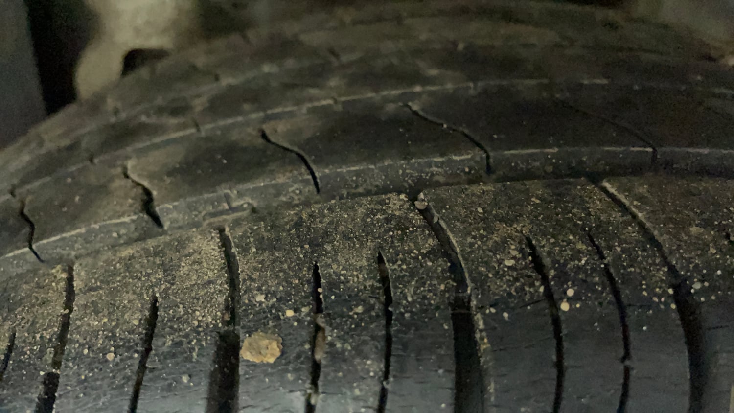 Used 2021 Mahindra XUV 300 W8 (O) 1.2 Petrol Petrol Manual tyres LEFT REAR TYRE TREAD VIEW