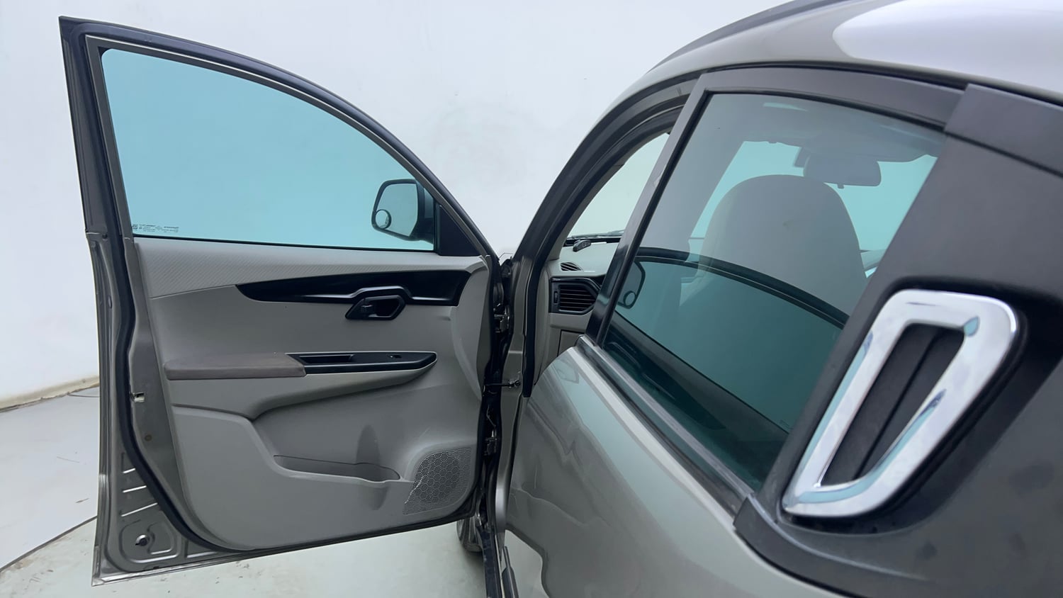 Used 2016 Mahindra KUV100 K6+ 6 STR Petrol Manual interior LEFT FRONT DOOR OPEN VIEW