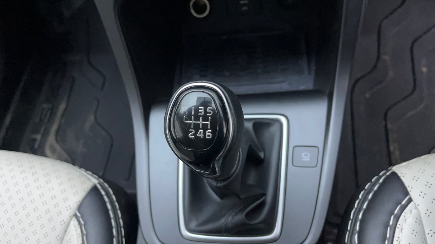 Used 2023 Hyundai Creta SX 1.5 Petrol Petrol Manual interior GEAR  KNOB VIEW