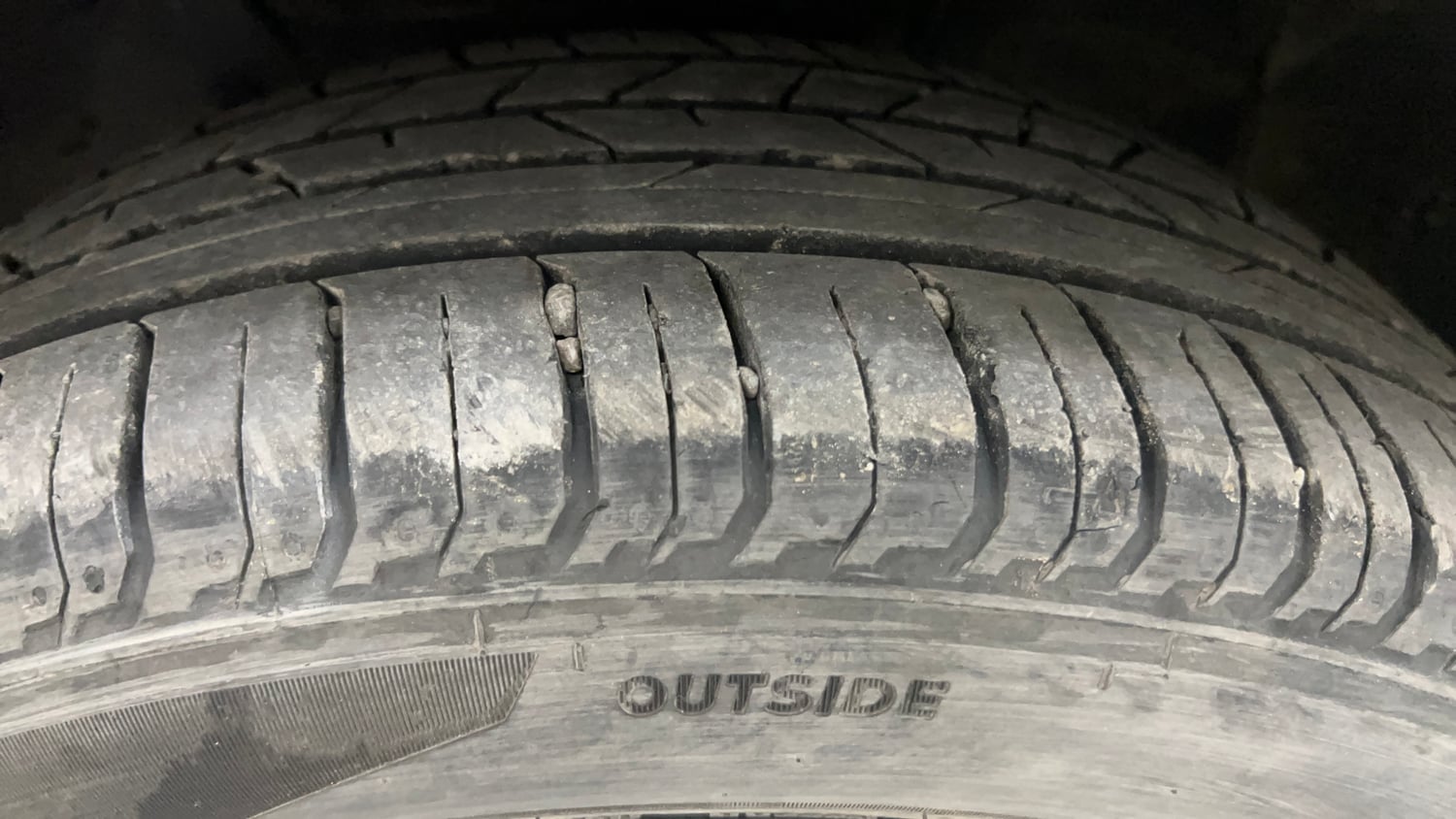 Used 2025 Hyundai New i20 Asta (O) 1.2 IVT Petrol Automatic tyres LEFT FRONT TYRE TREAD VIEW
