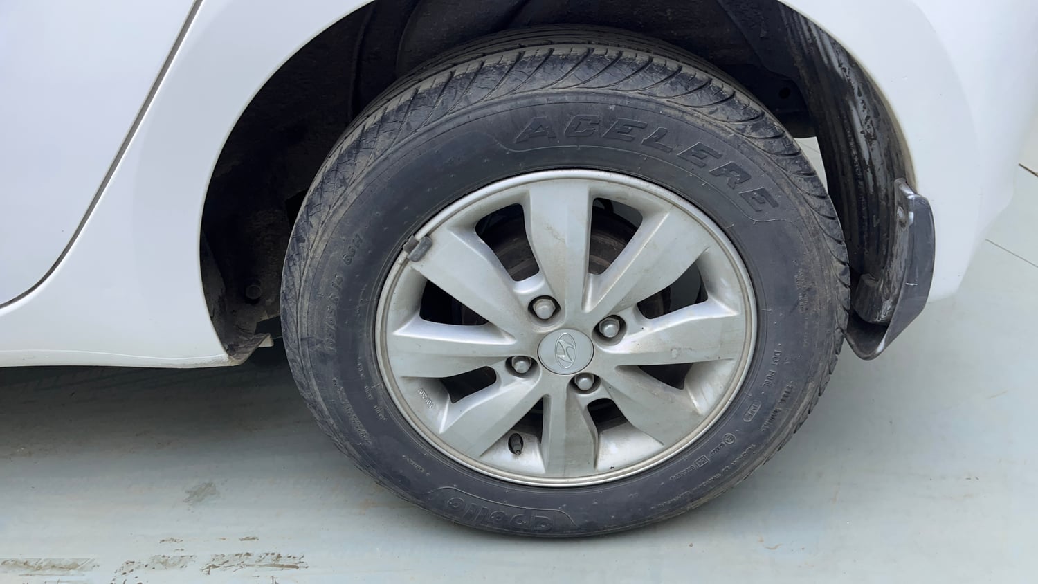 Used 2012 Hyundai i20 Asta 1.2 Petrol Manual tyres LEFT REAR TYRE RIM VIEW