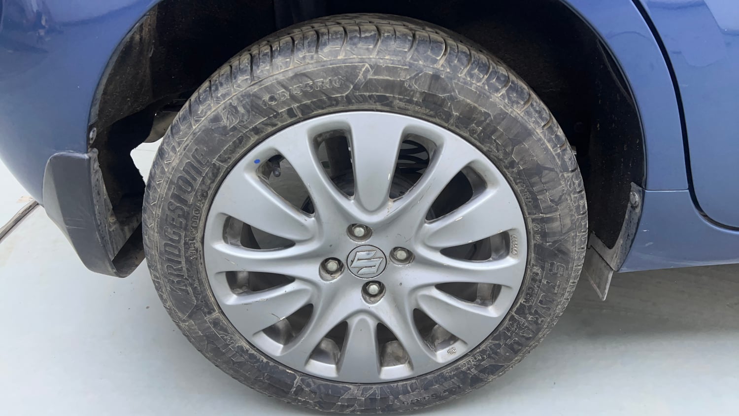 Used 2017 Maruti Suzuki Baleno Zeta 1.2 Petrol Manual tyres RIGHT REAR TYRE RIM VIEW