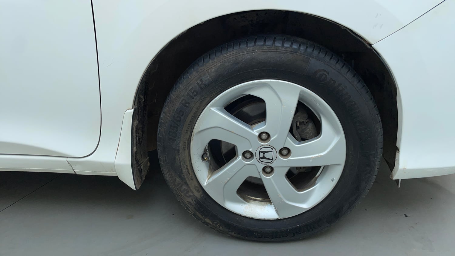 Used 2016 Honda City VX CVT Petrol Automatic tyres RIGHT FRONT TYRE RIM VIEW