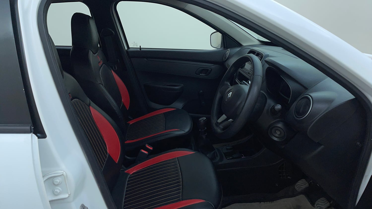 Used 2018 Renault Kwid 1.0 RXL Petrol Manual interior RIGHT SIDE FRONT DOOR CABIN VIEW