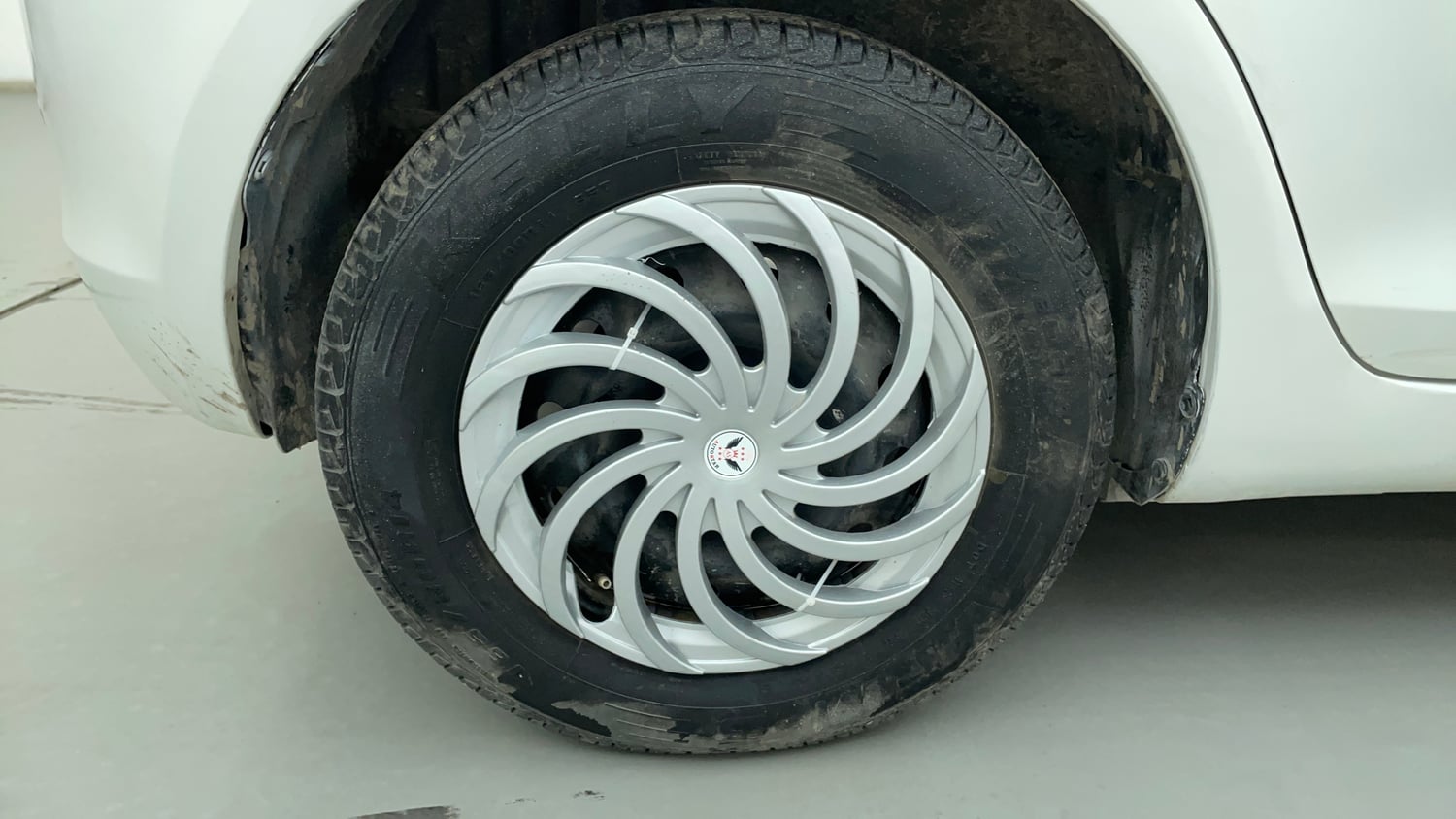 Used 2014 Maruti Suzuki Swift VXI CNG (Outside Fitted) Cng Manual tyres RIGHT REAR TYRE RIM VIEW