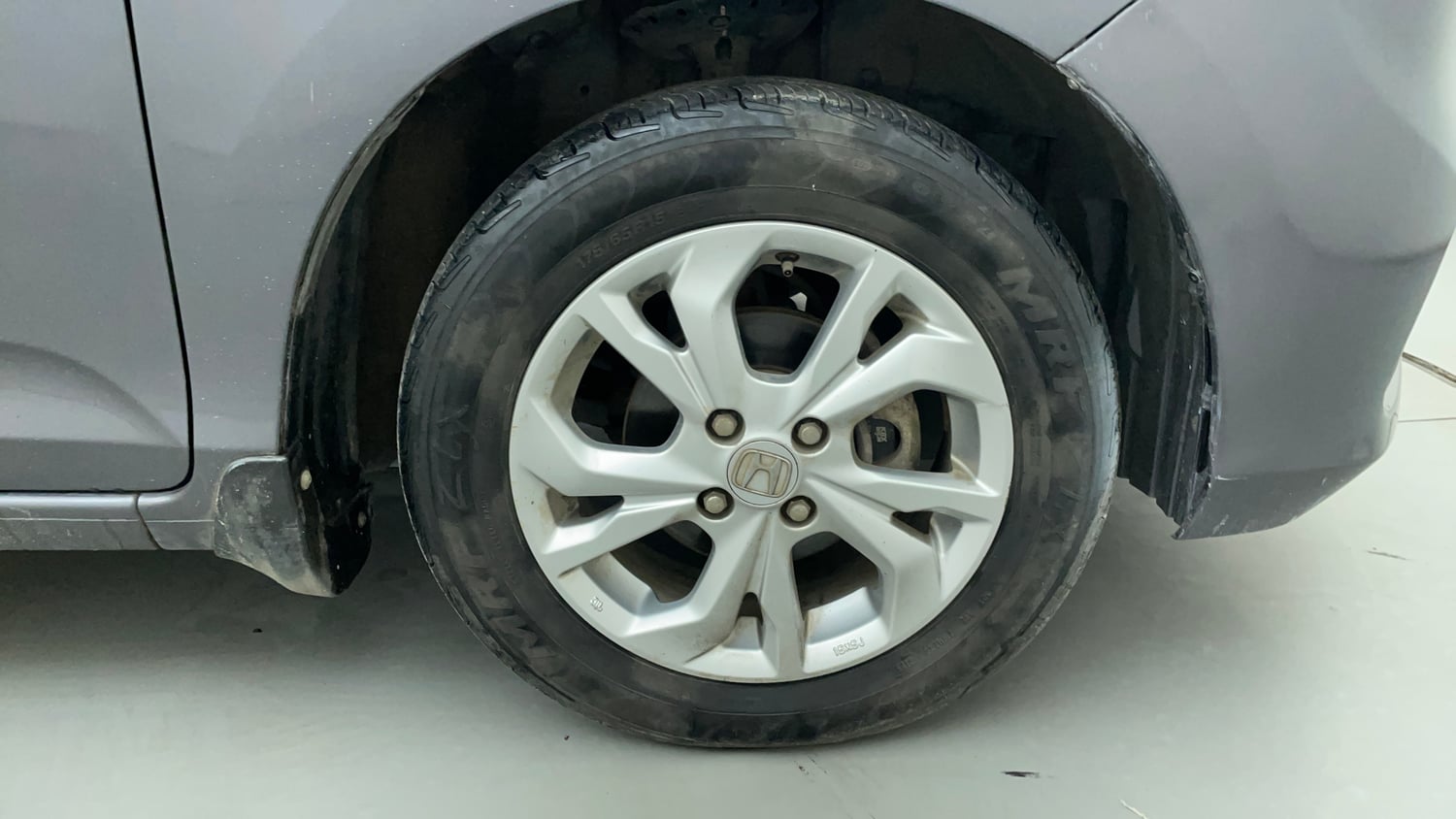 Used 2019 Honda Amaze 1.2 VX MT Petrol Petrol Manual tyres RIGHT FRONT TYRE RIM VIEW