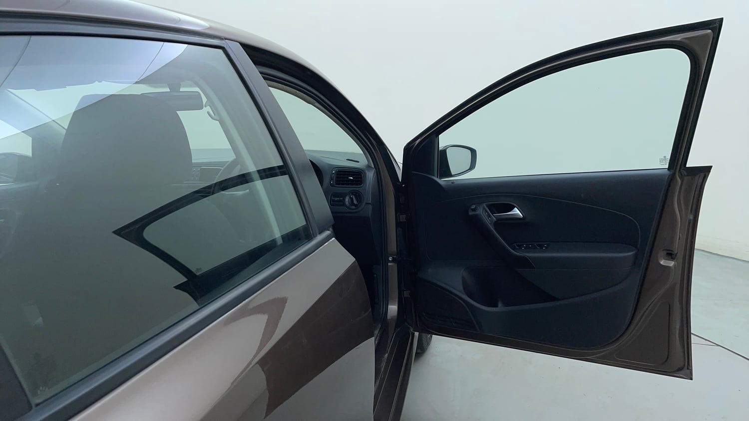 Used 2016 Volkswagen Polo Comfortline 1.2L (P) Petrol Manual interior RIGHT FRONT DOOR OPEN VIEW
