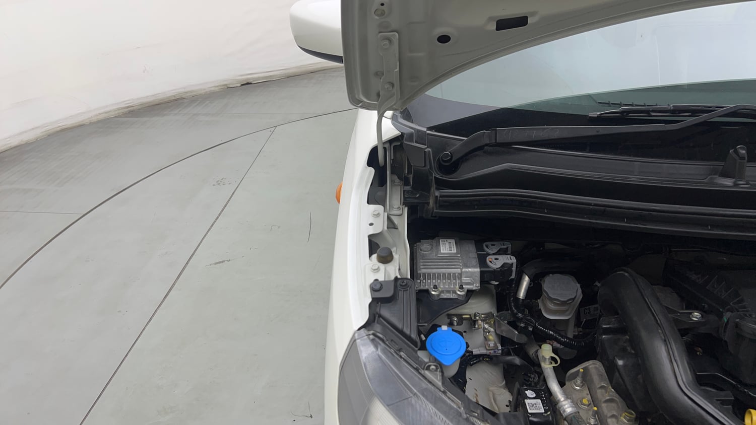 Used 2024 Maruti Suzuki Wagon R VXI 1.0 CNG Cng Manual engine ENGINE RIGHT SIDE HINGE & APRON VIEW