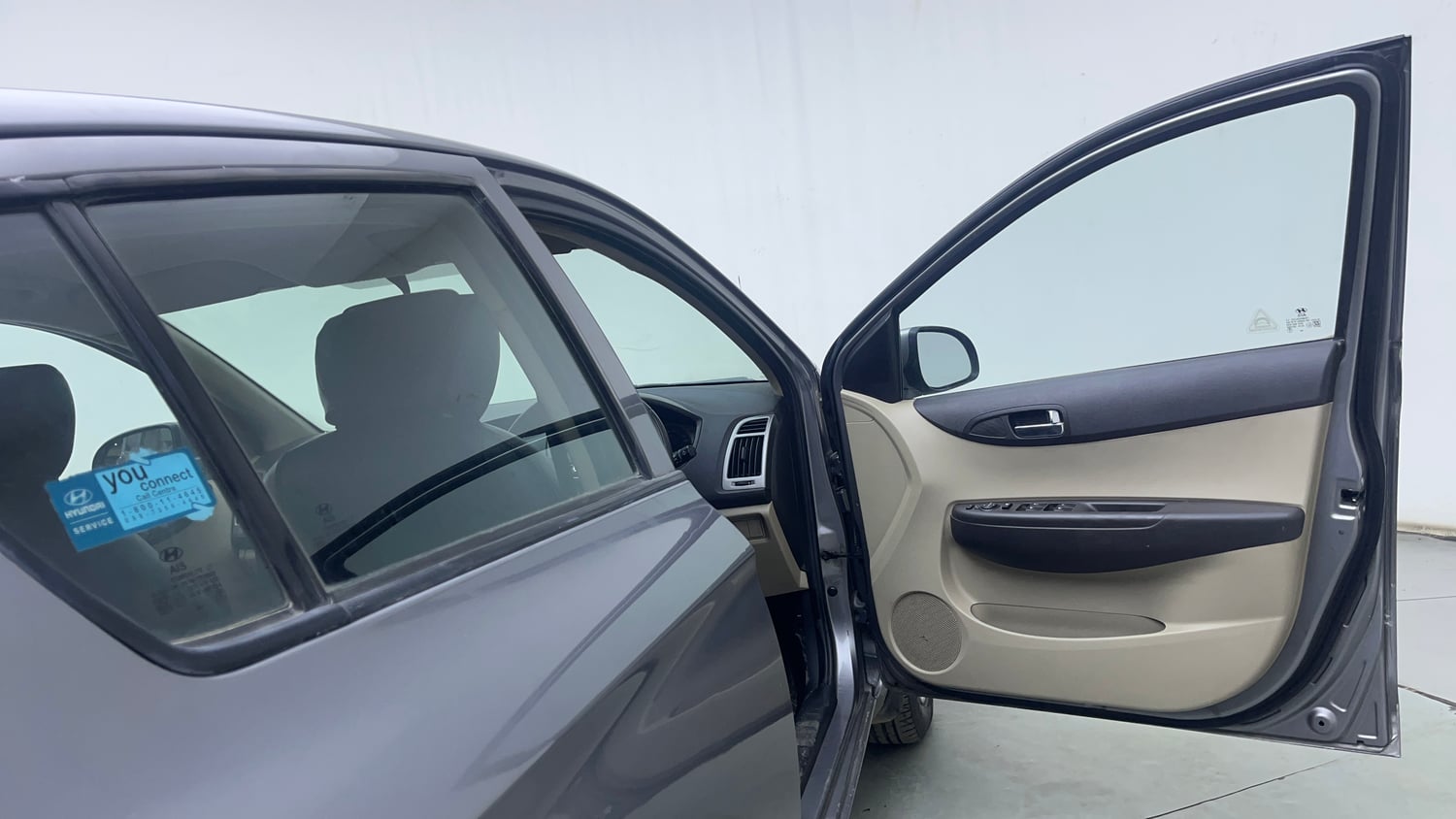 Used 2014 Hyundai i20 Magna 1.2 Petrol Manual interior RIGHT FRONT DOOR OPEN VIEW
