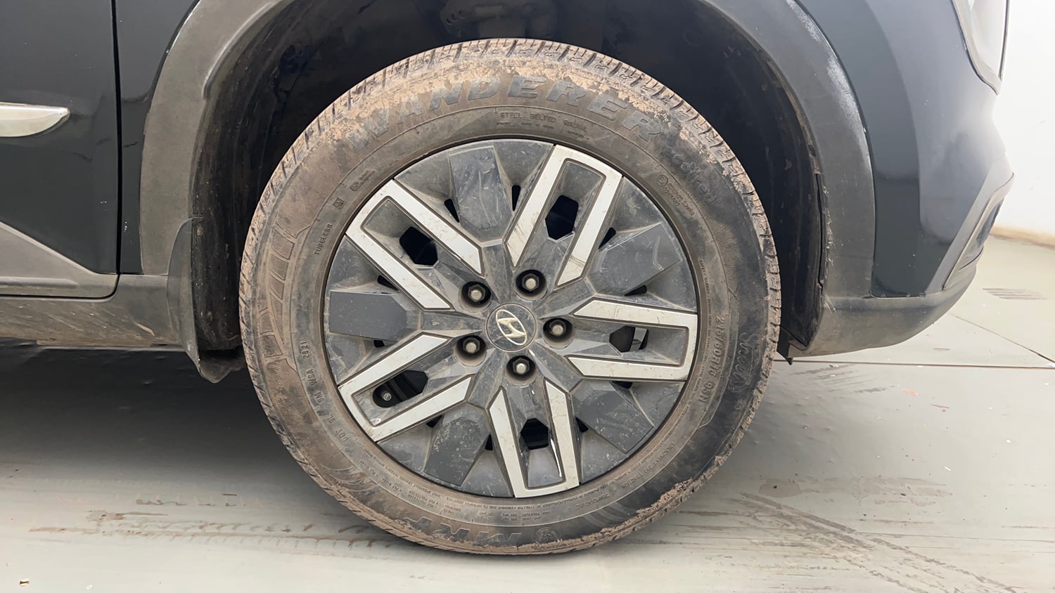 Used 2021 Hyundai Venue SX 1.0 Turbo Petrol Manual tyres RIGHT FRONT TYRE RIM VIEW
