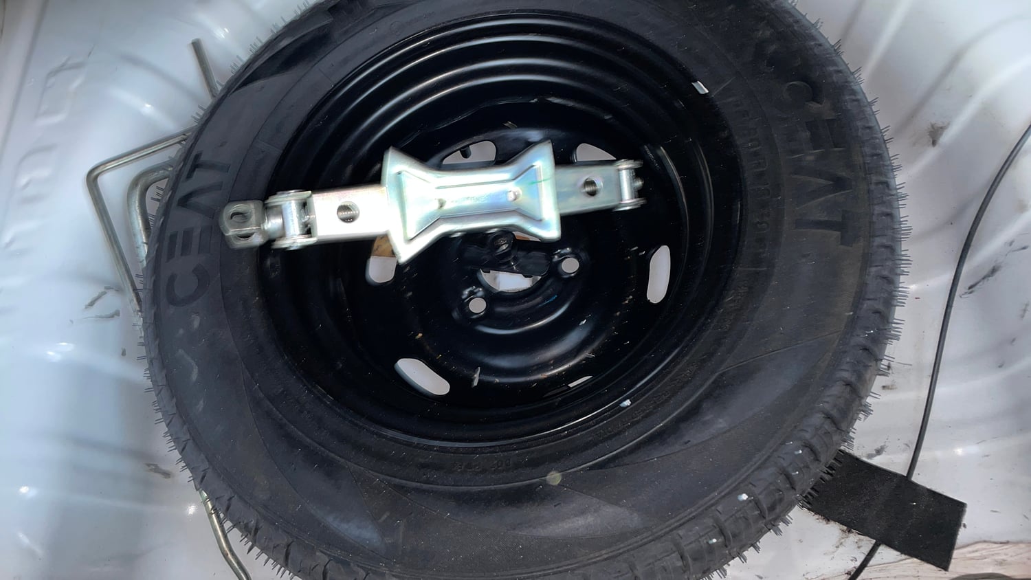 Used 2018 Renault Kwid 1.0 RXL Petrol Manual tyres SPARE TYRE VIEW