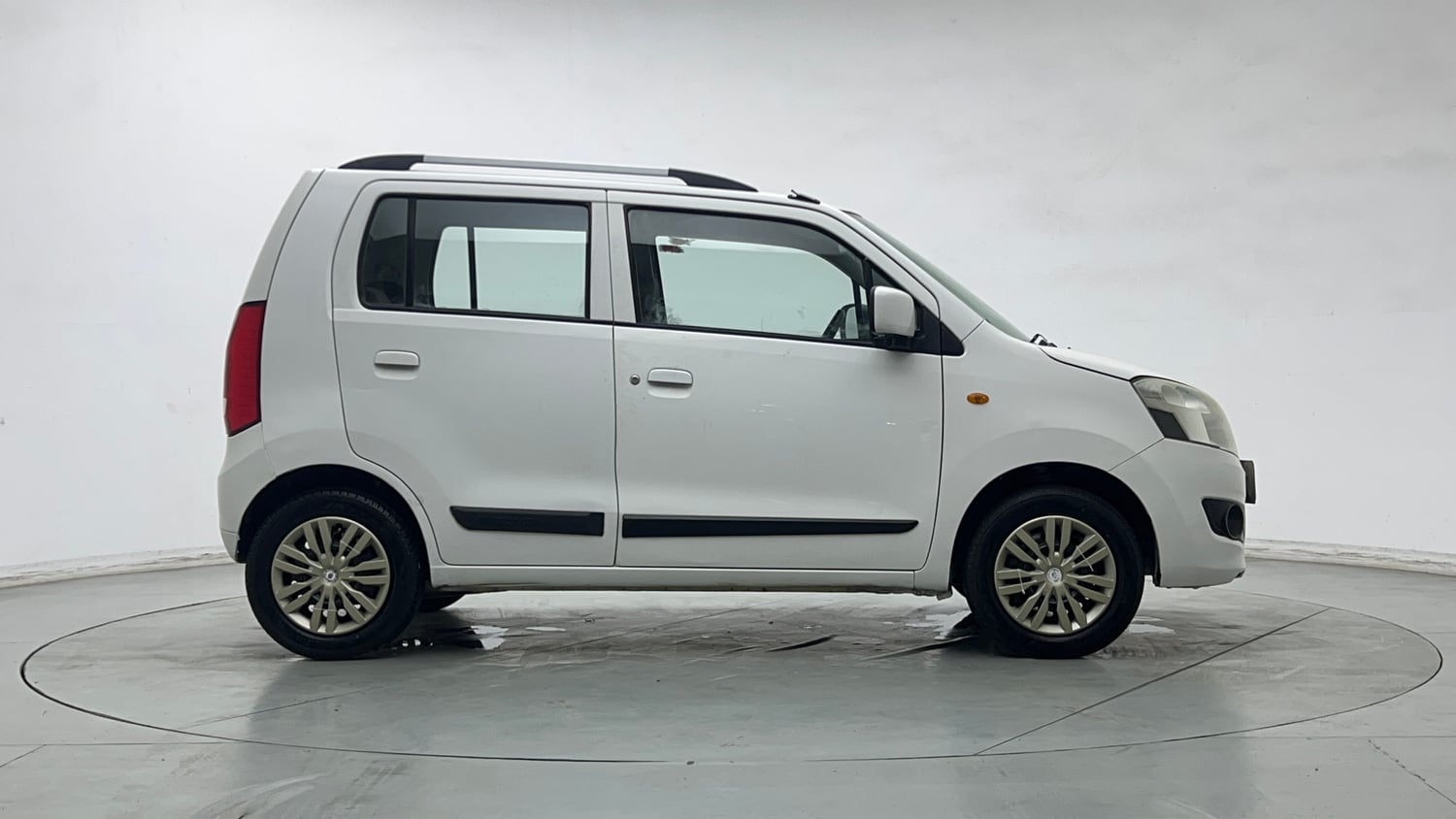 Used 2015 Maruti Suzuki Wagon R VXI Petrol Manual exterior RIGHT SIDE VIEW