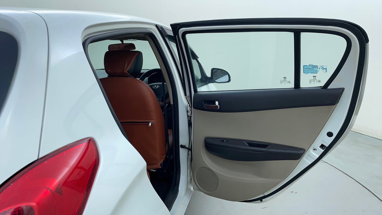 Used 2013 Hyundai i20 Magna (O) 1.2 Petrol Manual interior RIGHT REAR DOOR OPEN VIEW