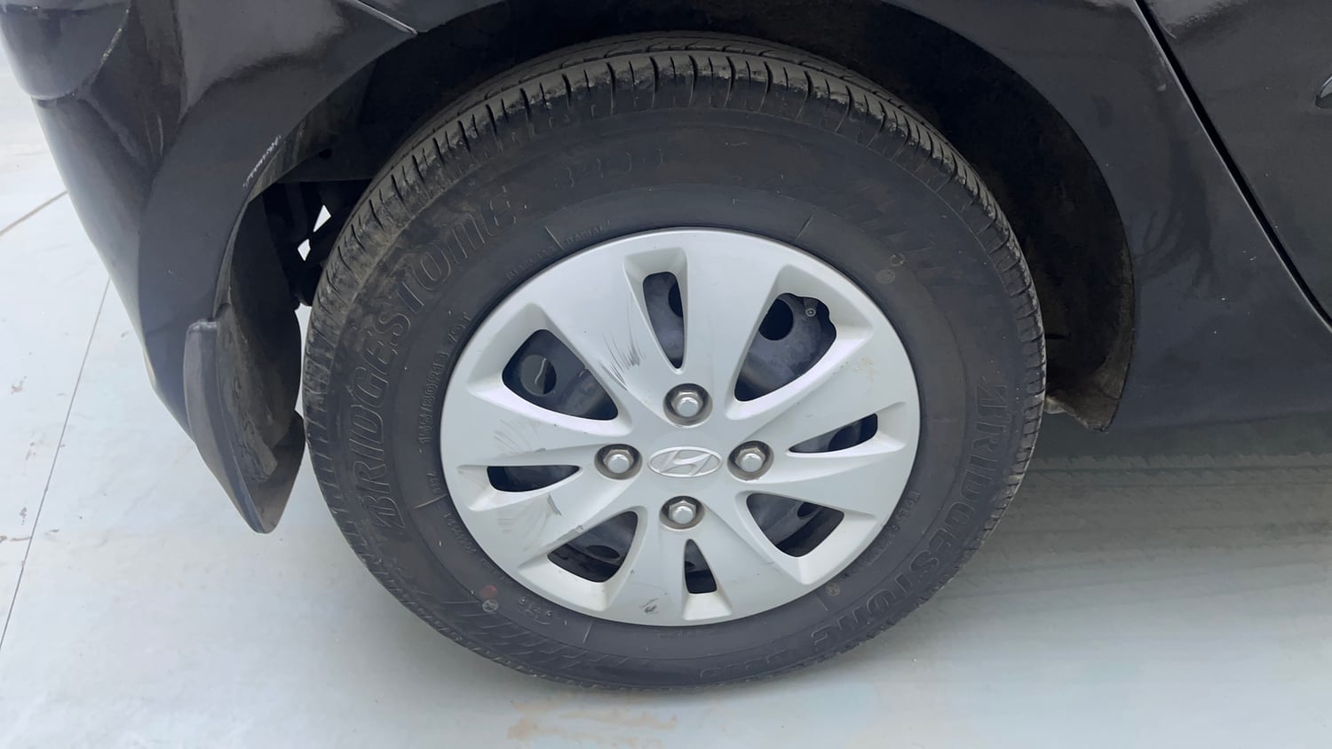 Used 2012 Hyundai i10 Sportz 1.2 Kappa2 Petrol Manual tyres RIGHT REAR TYRE RIM VIEW