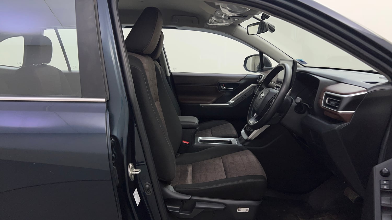 Used 2024 Toyota Innova Hycross GX (O) 7 STR Petrol Automatic interior RIGHT SIDE FRONT DOOR CABIN VIEW