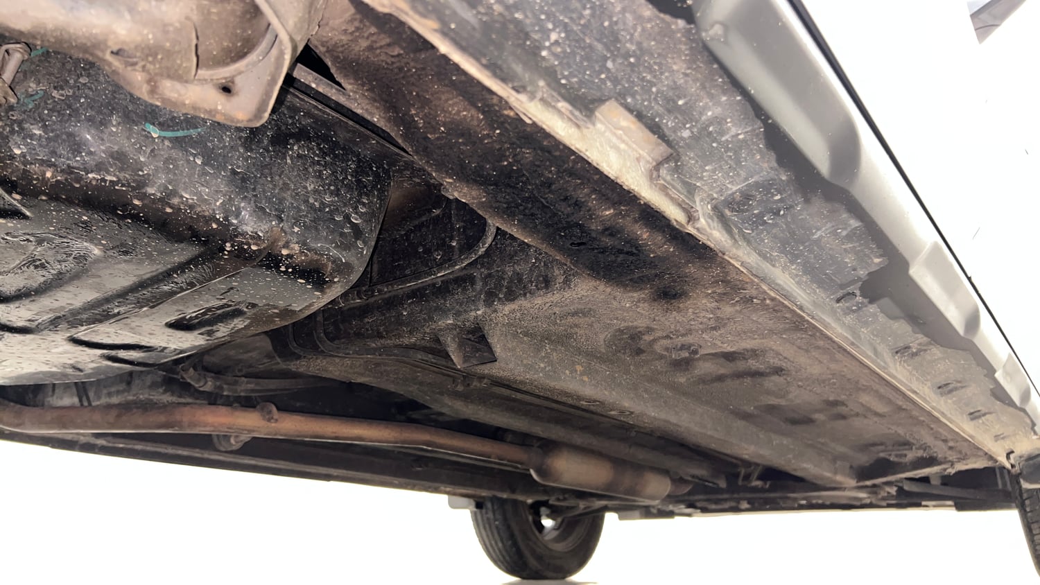 Used 2023 Renault Kiger RXZ MT Petrol Manual extra REAR RIGHT UNDERBODY VIEW