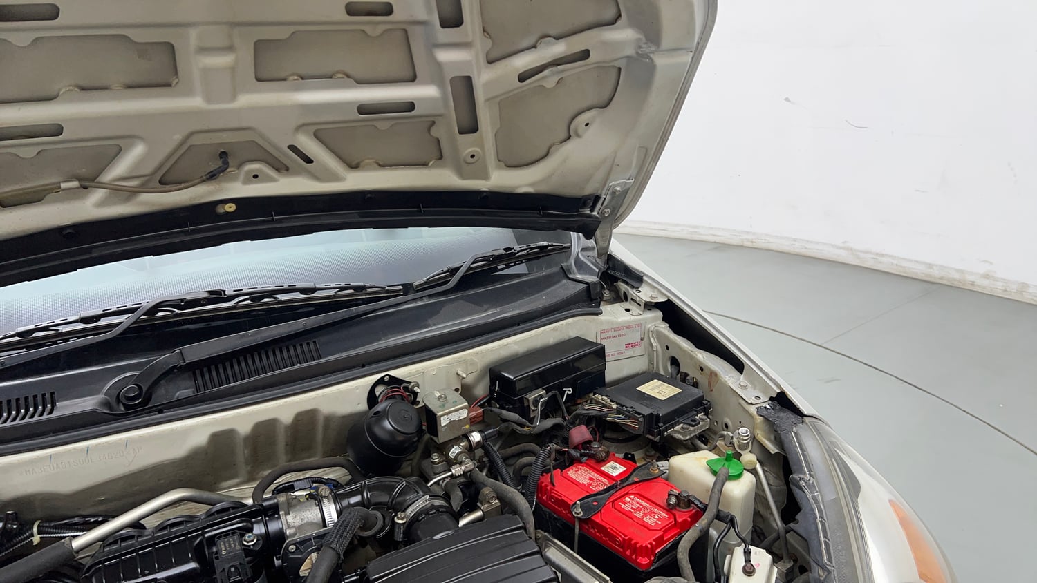 Used 2023 Maruti Suzuki Alto 800 LXi (O) CNG Cng Manual engine ENGINE LEFT SIDE HINGE & APRON VIEW