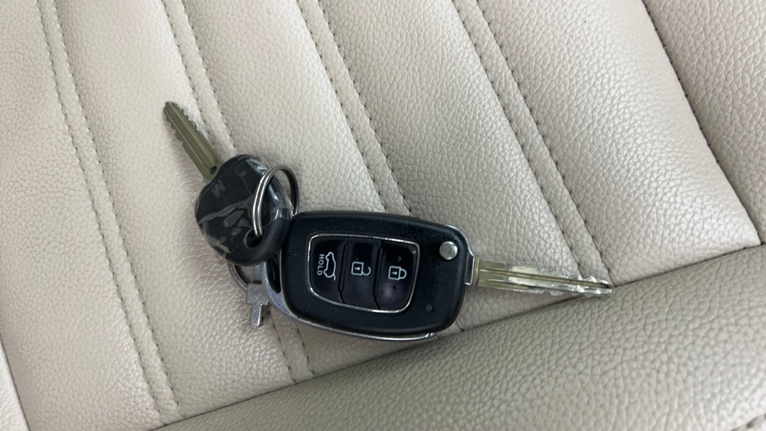 Used 2019 Hyundai Elite i20 Sportz Plus 1.2 Petrol Manual extra CAR KEY VIEW