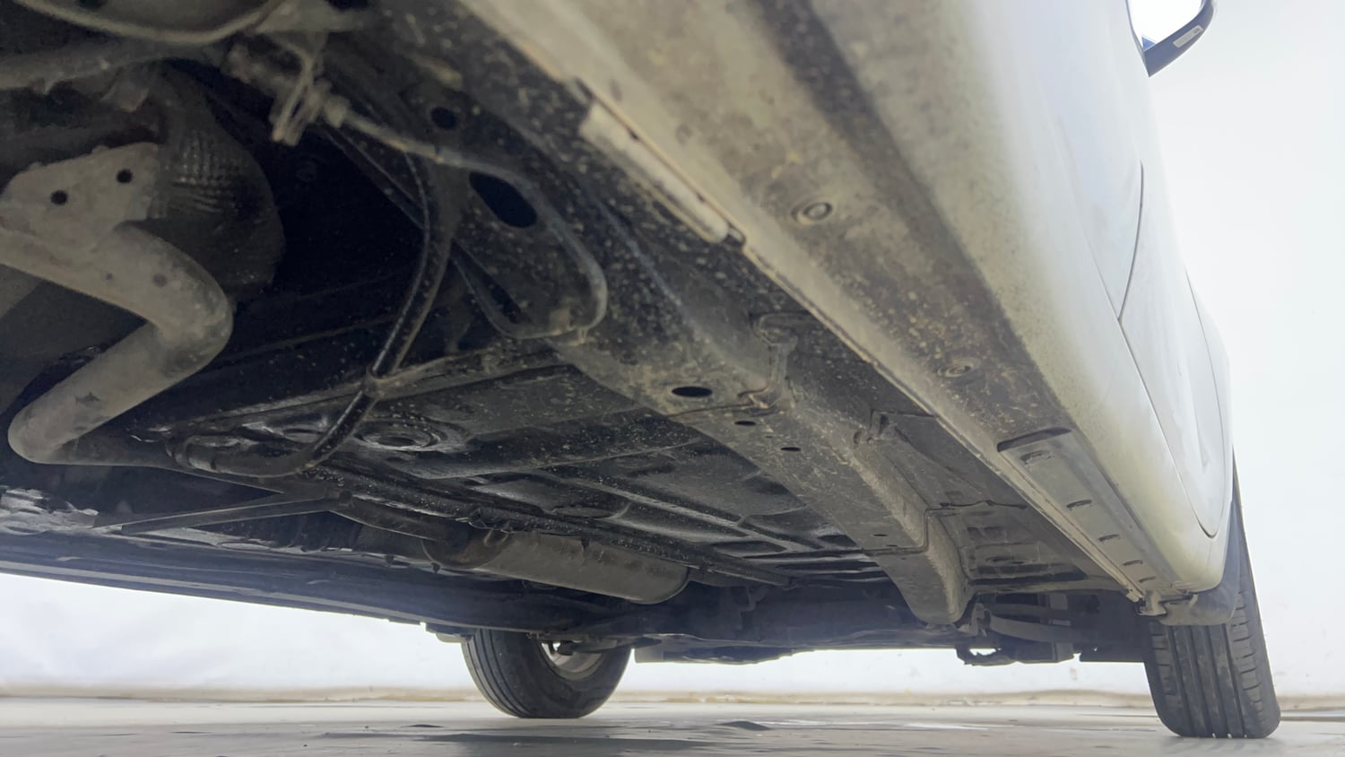 Used 2020 Maruti Suzuki Swift ZXi AMT Petrol Automatic extra REAR RIGHT UNDERBODY VIEW