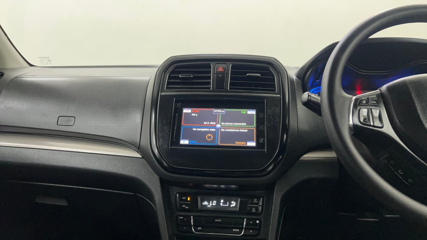 Used 2017 Maruti Suzuki Vitara Brezza [2016-2020] ZDi Plus Diesel Manual interior MUSIC SYSTEM & AC CONTROL VIEW