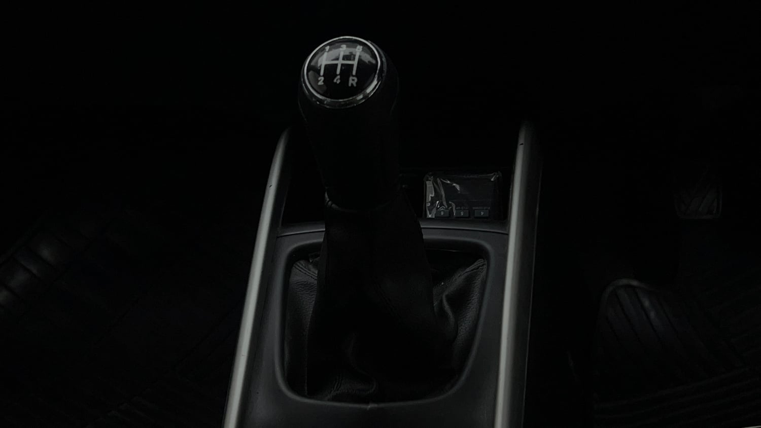 Used 2018 Maruti Suzuki Baleno Delta 1.2 Petrol Manual interior GEAR  KNOB VIEW
