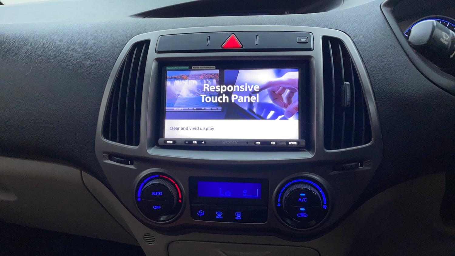 Used 2013 Hyundai i20 Magna (O) 1.2 Petrol Manual top_features Integrated (in-dash) music system