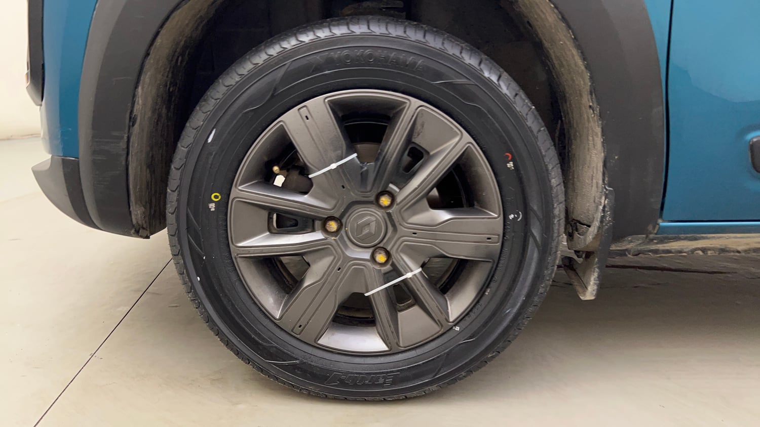 Used 2019 Renault Kwid CLIMBER 1.0 Opt Petrol Manual tyres LEFT FRONT TYRE RIM VIEW