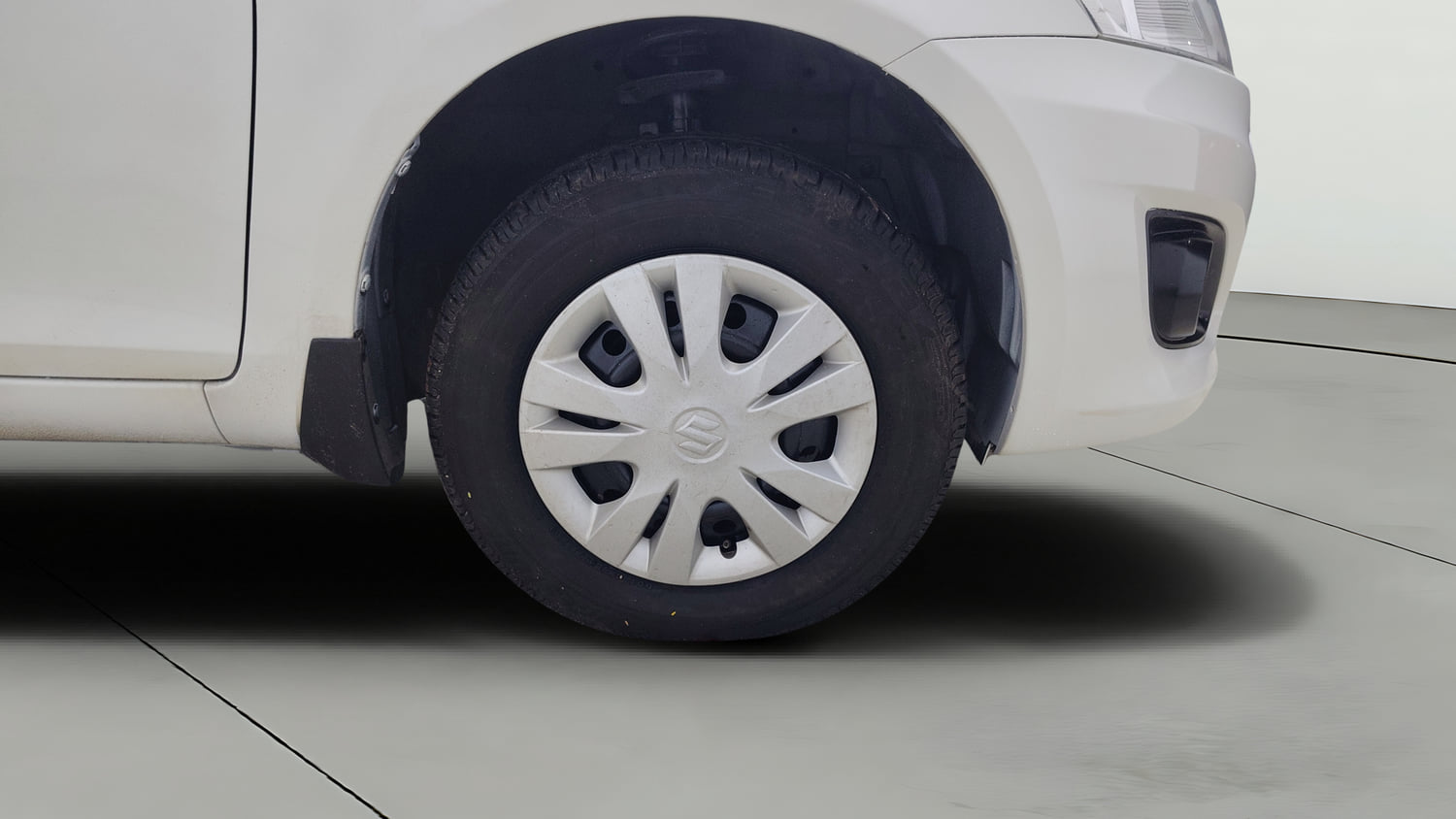 Used 2014 Maruti Suzuki Swift Dzire VXI Petrol Manual tyres RIGHT FRONT TYRE RIM VIEW