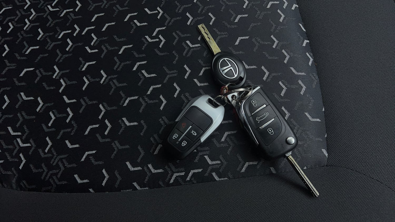 Used 2025 Tata Tiago XE Petrol Manual extra CAR KEY VIEW