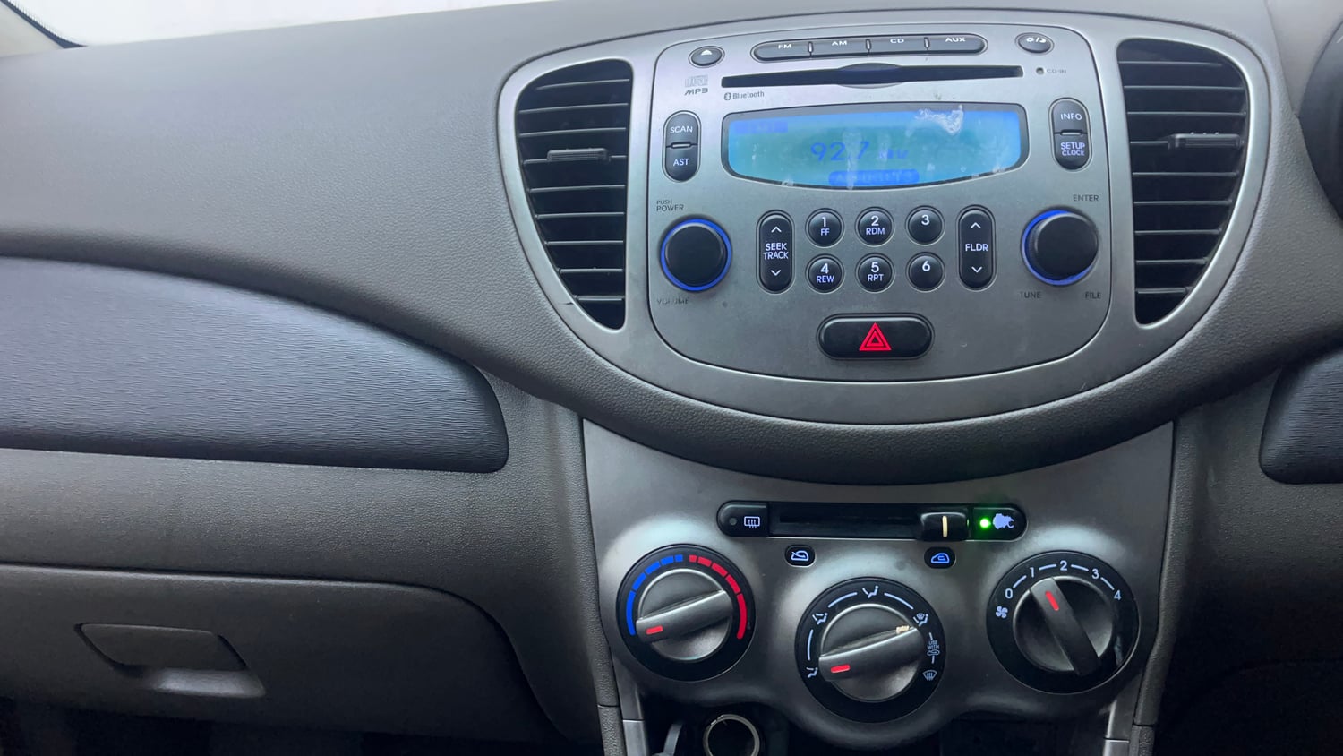 Used 2012 Hyundai i10 Sportz 1.2 Kappa2 Petrol Manual interior MUSIC SYSTEM & AC CONTROL VIEW