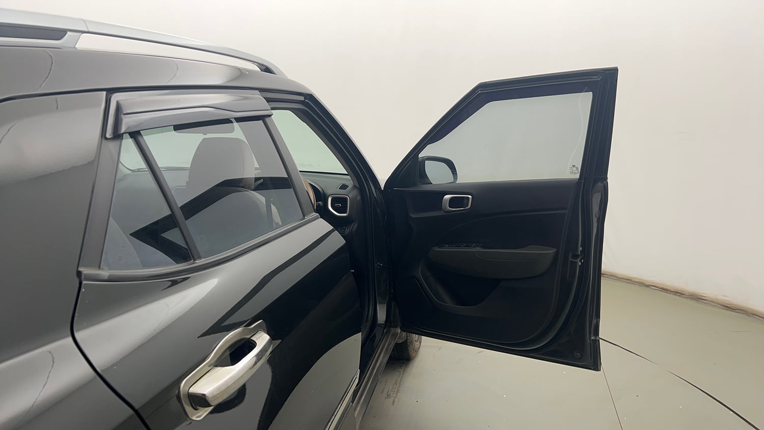 Used 2021 Hyundai Venue SX 1.0 Turbo Petrol Manual interior RIGHT FRONT DOOR OPEN VIEW