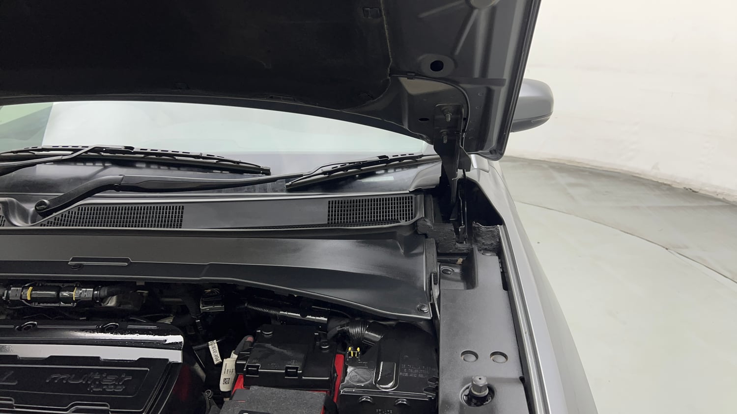 Used 2019 Jeep Compass Longitude (O) 1.4 Petrol AT Petrol Automatic engine ENGINE LEFT SIDE HINGE & APRON VIEW