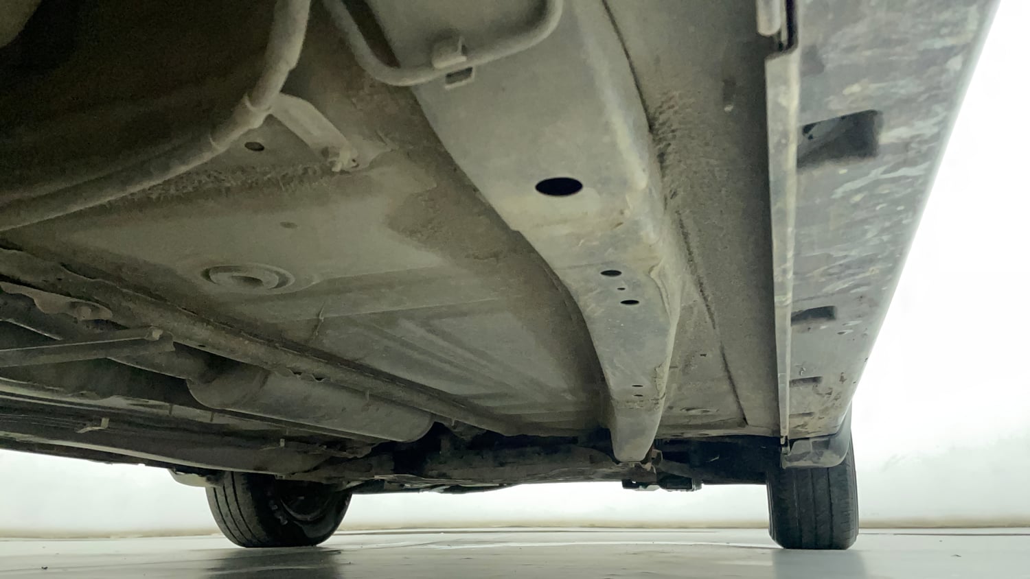 Used 2017 Maruti Suzuki Baleno Delta 1.3 Diesel Manual extra REAR RIGHT UNDERBODY VIEW