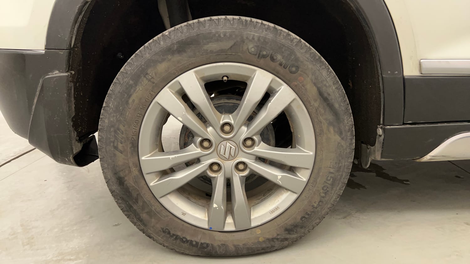 Used 2017 Maruti Suzuki Vitara Brezza [2016-2020] ZDi Plus Diesel Manual tyres RIGHT REAR TYRE RIM VIEW