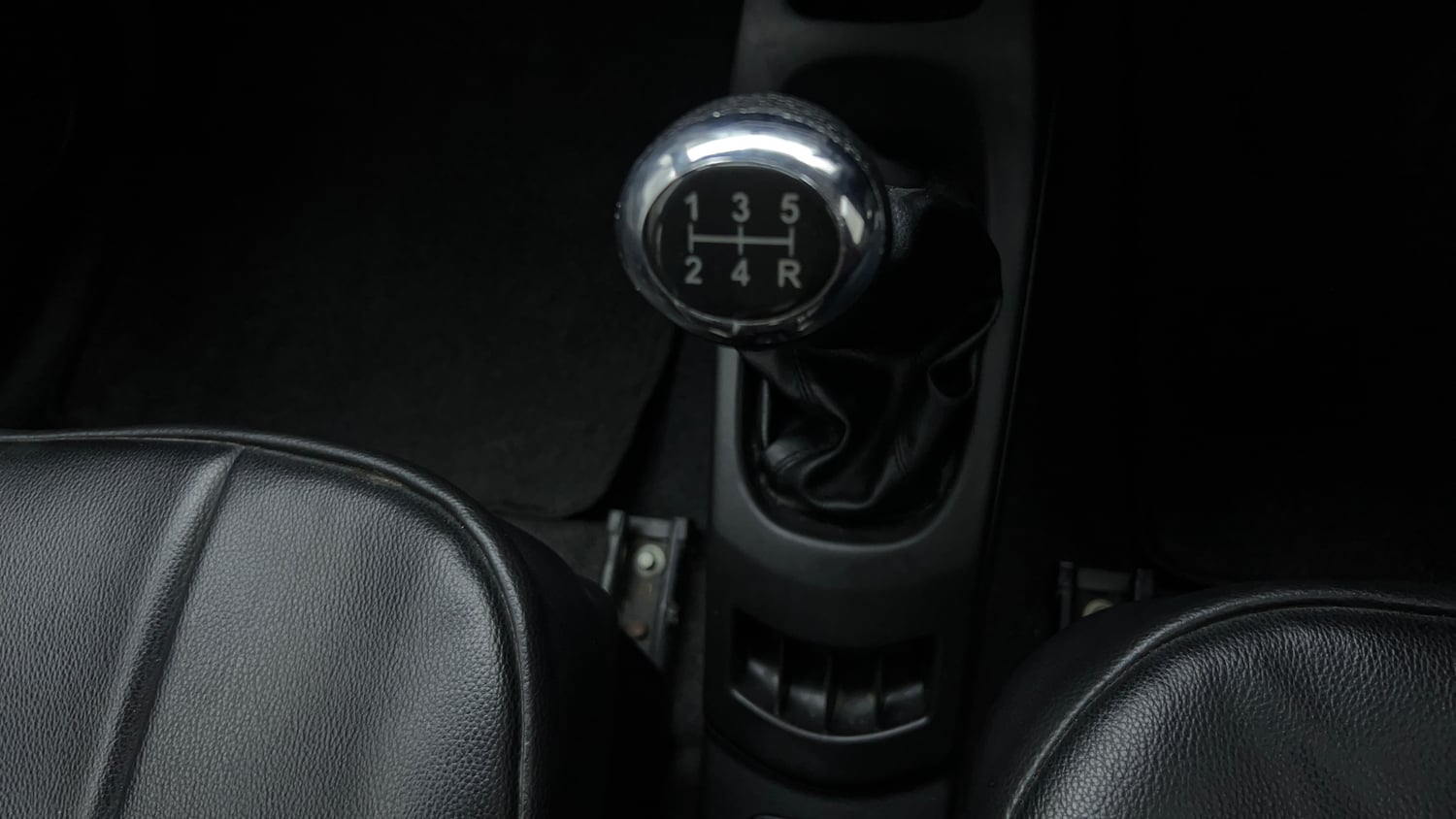 Used 2013 Maruti Suzuki Wagon R VXI Petrol Manual interior GEAR  KNOB VIEW