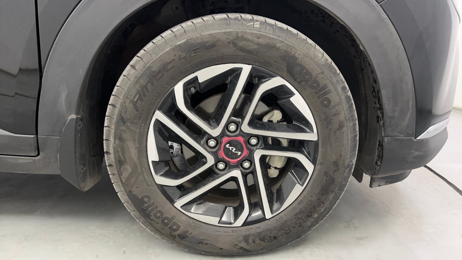 Used 2026 Kia Carens Premium (O) 1.5 Petrol 7 STR Petrol Manual tyres RIGHT FRONT TYRE RIM VIEW