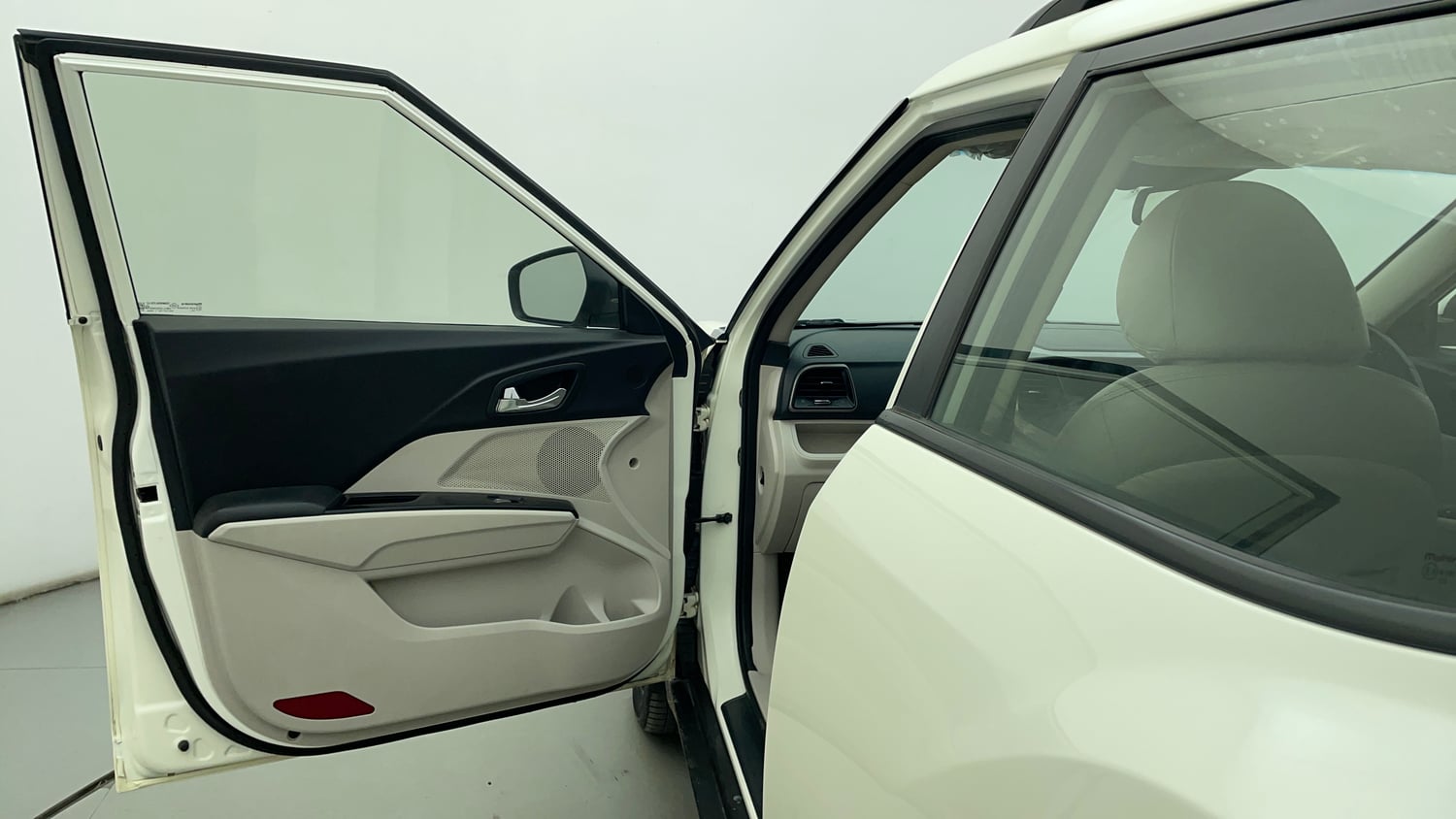 Used 2022 Mahindra XUV 300 W8 (O) 1.5 Diesel AMT Diesel Automatic interior LEFT FRONT DOOR OPEN VIEW