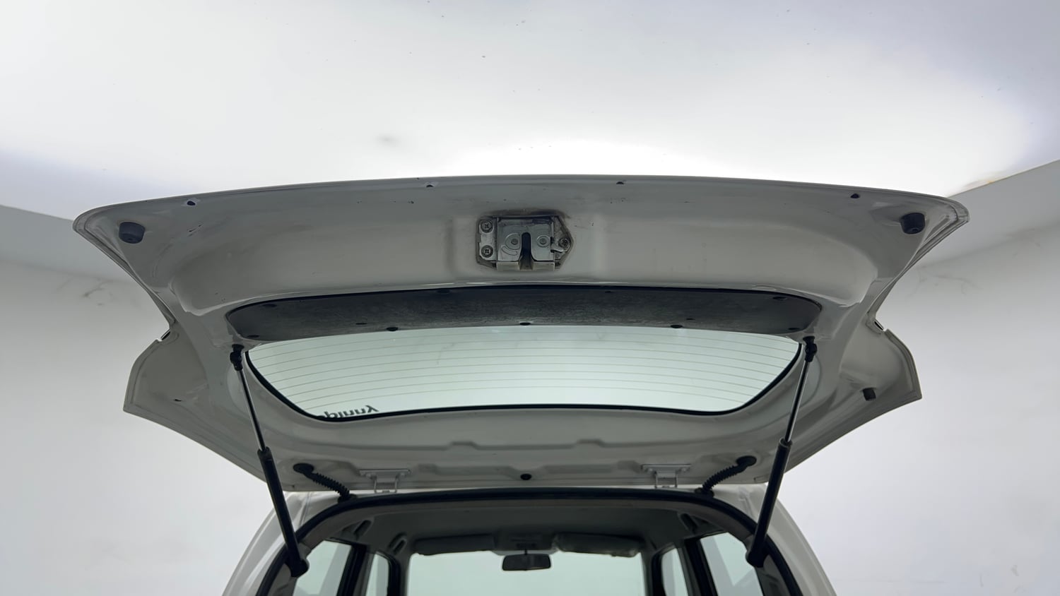 Used 2015 Maruti Suzuki Wagon R VXI Petrol Manual interior DICKY DOOR OPEN VIEW