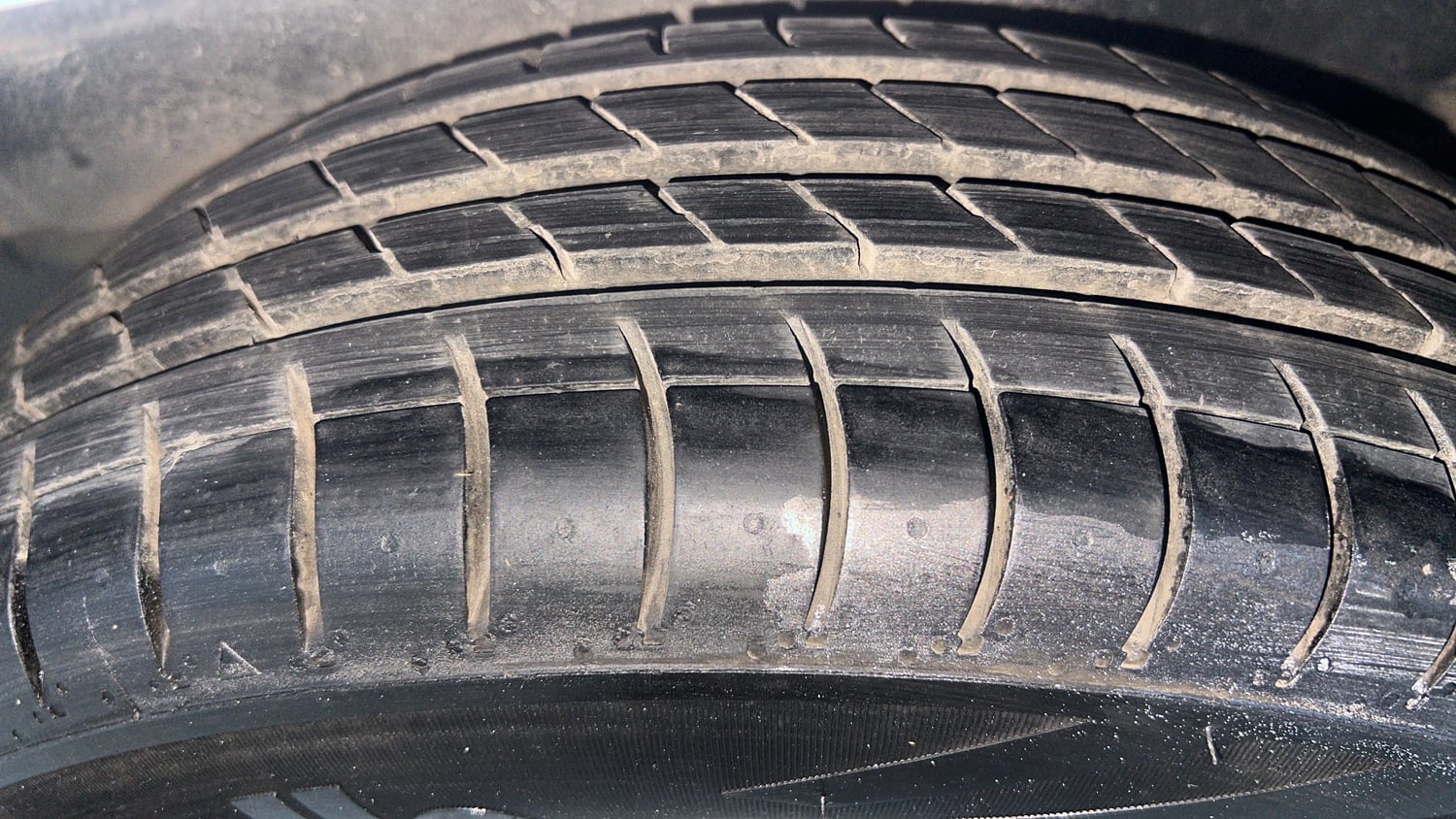 Used 2015 Maruti Suzuki Wagon R VXI Petrol Manual tyres LEFT REAR TYRE TREAD VIEW